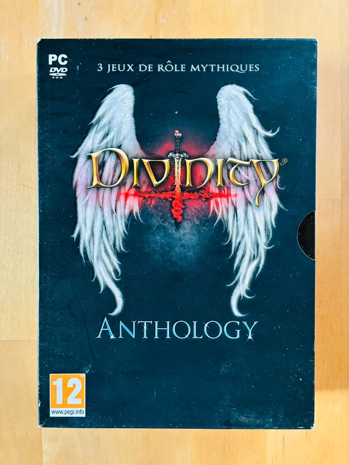 Coffret Jeu PC Divinity Anthology.